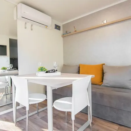 And Mobile Homes Apartment Makarska