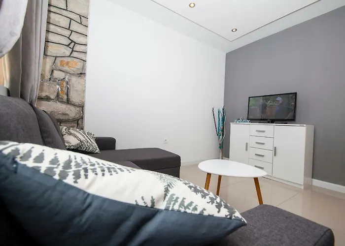 Apartments&mobile Homes Makarska