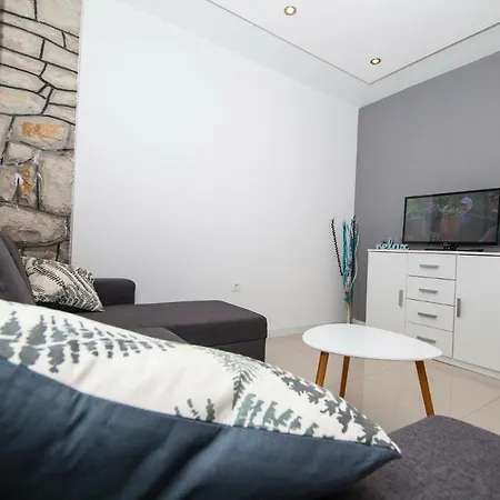 Apartments&mobile Homes Makarska