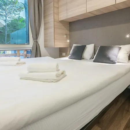 And Mobile Homes Apartman *